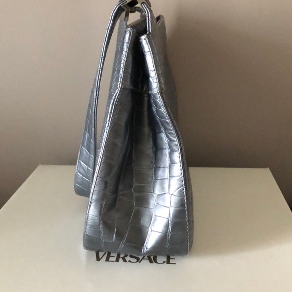 Versace pebbled metallic silver grey shoulder bag. - Picture 7 of 8